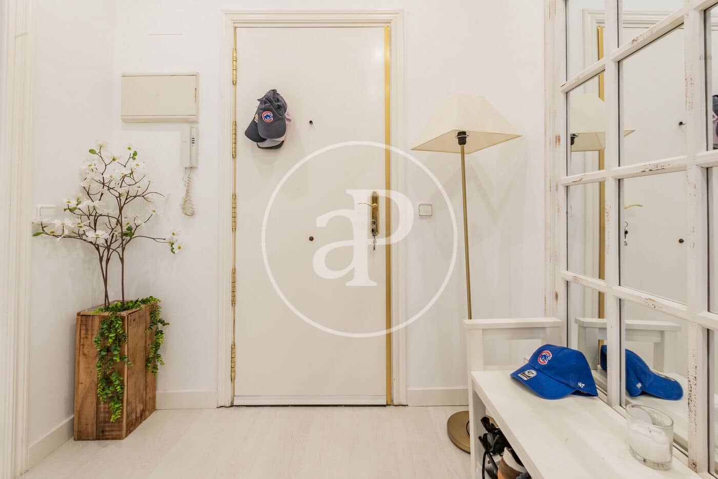 2 soveværelse Lejlighed til leje i Madrid by - € 2.000 (Ref: 9788412)