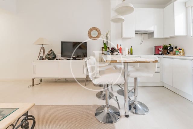 2 soveværelse Lejlighed til leje i Hispanoamérica, Madrid by - € 2.000 (Ref: 9788412)