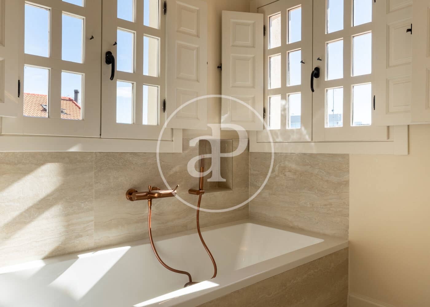 6 soverom Villa til leie i Madrid by med svømmebasseng garasje - € 25 000 (Ref: 9788413)