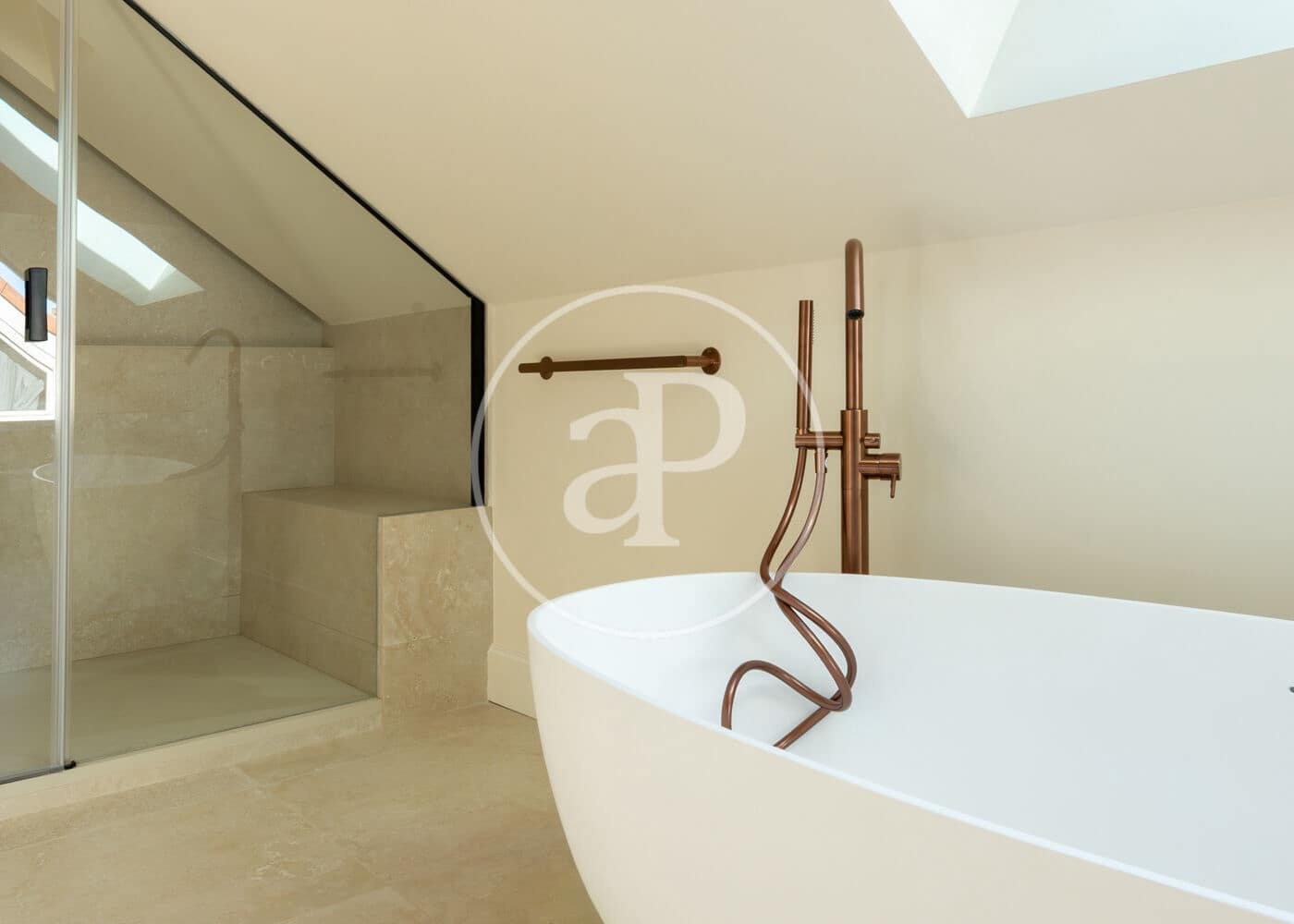 6 soverom Villa til leie i Madrid by med svømmebasseng garasje - € 25 000 (Ref: 9788413)