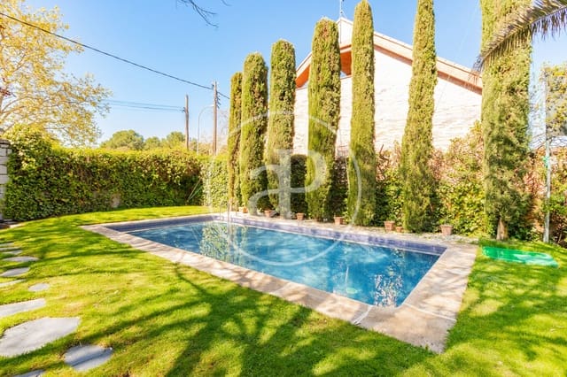 3 soveværelse Villa til salg i Aravaca, Madrid by med swimmingpool - € 2.480.000 (Ref: 9788415)