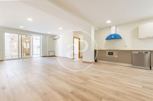 3 soveværelse Lejlighed til salg i Almagro, Madrid by - € 1.359.000 (Ref: 9791056)