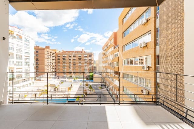 3 soveværelse Lejlighed til salg i Almagro, Madrid by - € 1.359.000 (Ref: 9791056)