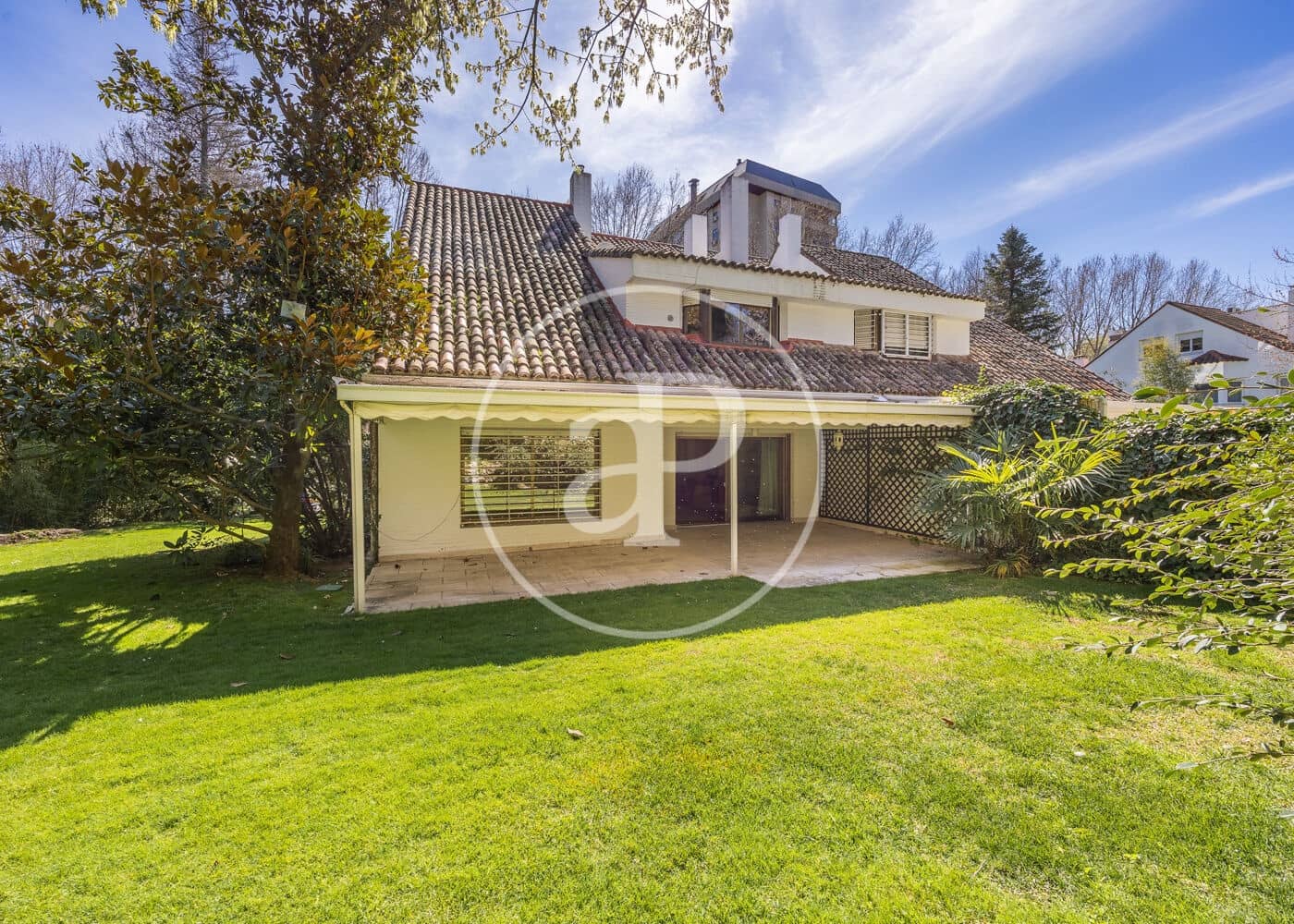 6 slaapkamer Villa te koop in Madrid stad met zwembad - € 2.700.000 (Ref: 9791061)