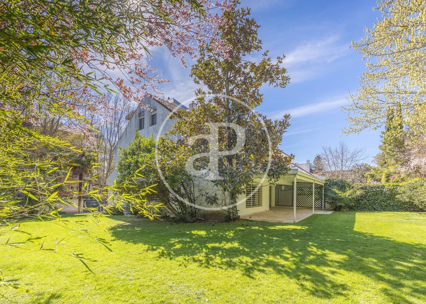 6 slaapkamer Villa te koop in Madrid stad met zwembad - € 2.700.000 (Ref: 9791061)