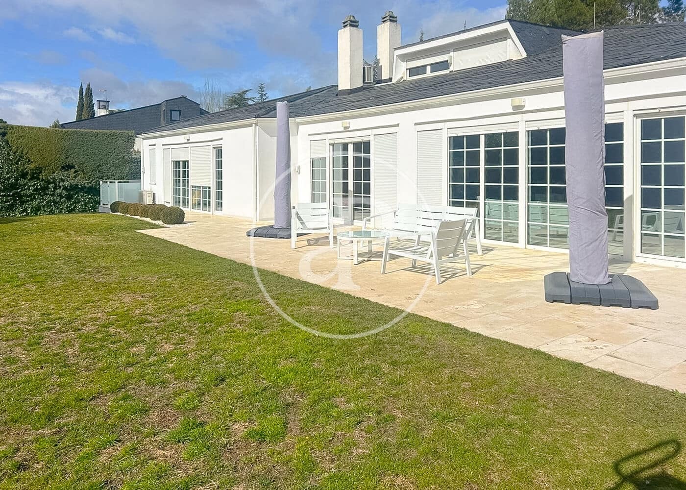 6 bedroom Villa for sale in La Moraleja with pool - € 4,500,000 (Ref: 9794646)