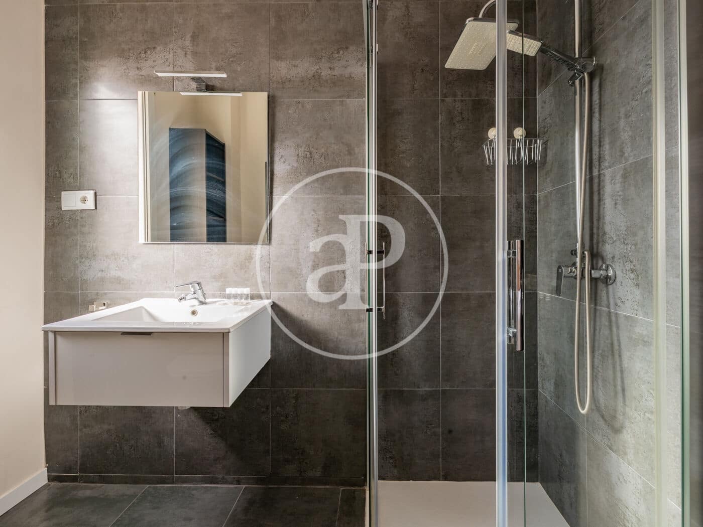 2 soveværelse Lejlighed til leje i Madrid by - € 3.700 (Ref: 9797125)