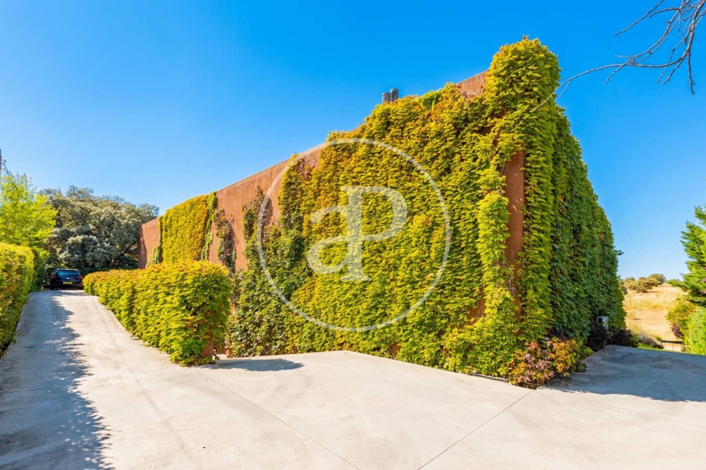 4 bedroom Villa for sale in San Agustin del Guadalix with pool garage - € 2,300,000 (Ref: 9797127)