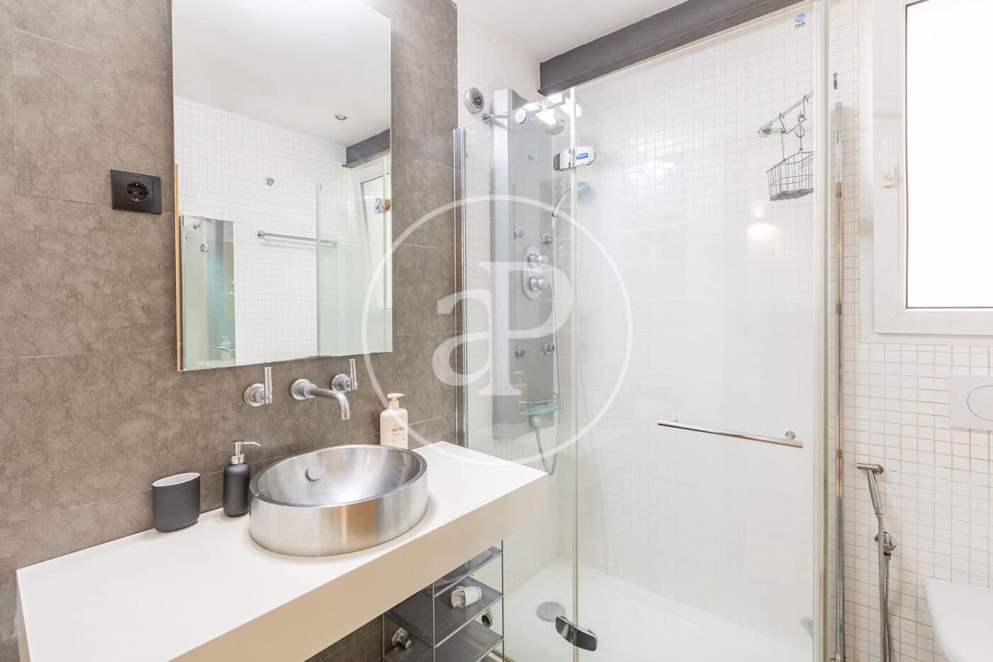 1 slaapkamer Appartement te huur in Madrid stad - € 1.500 (Ref: 9797131)