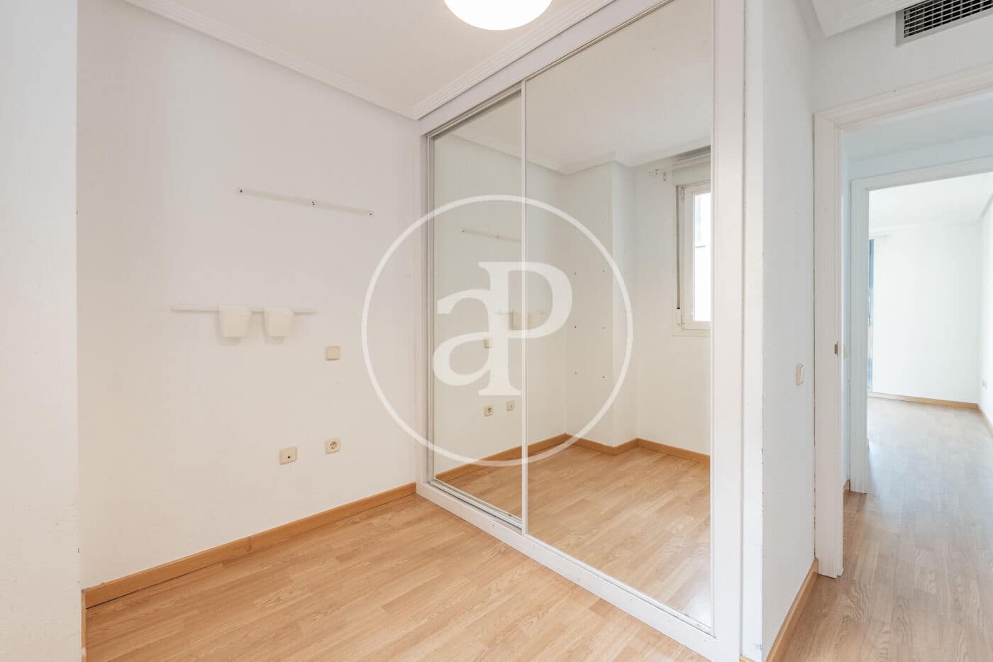 2 quarto Apartamento para arrendar em Madrid cidade - 1 900 € (Ref: 9799271)