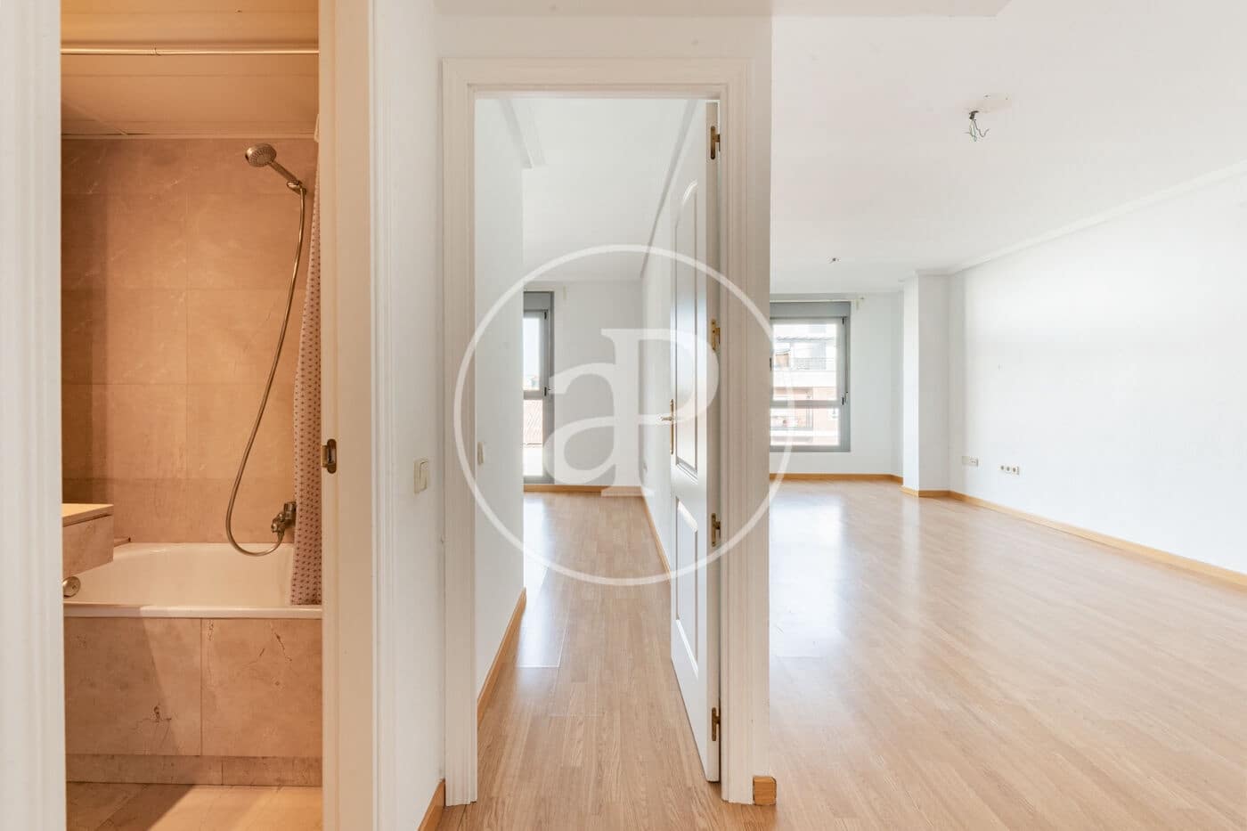 2 quarto Apartamento para arrendar em Madrid cidade - 1 900 € (Ref: 9799271)