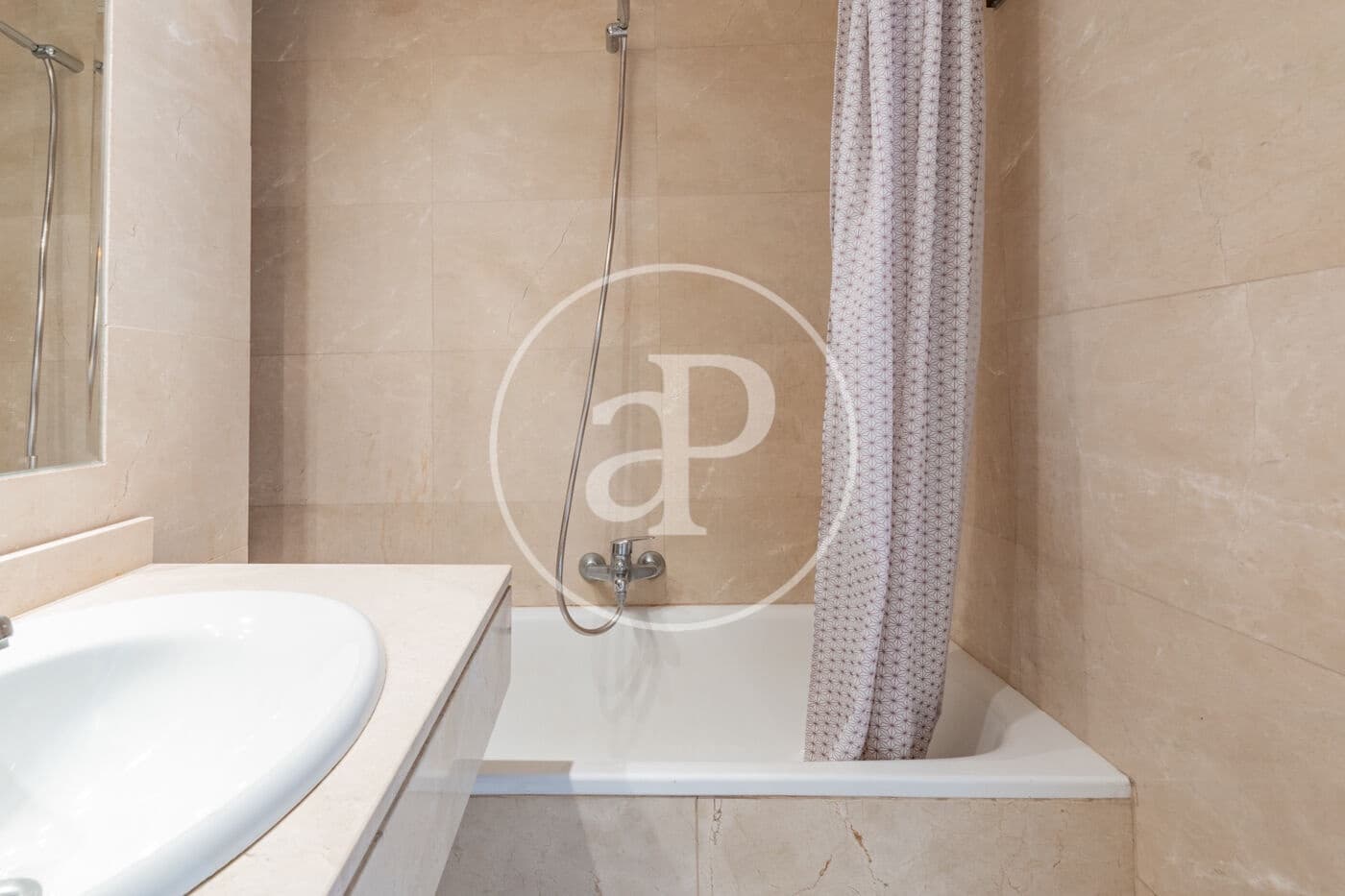 2 quarto Apartamento para arrendar em Madrid cidade - 1 900 € (Ref: 9799271)