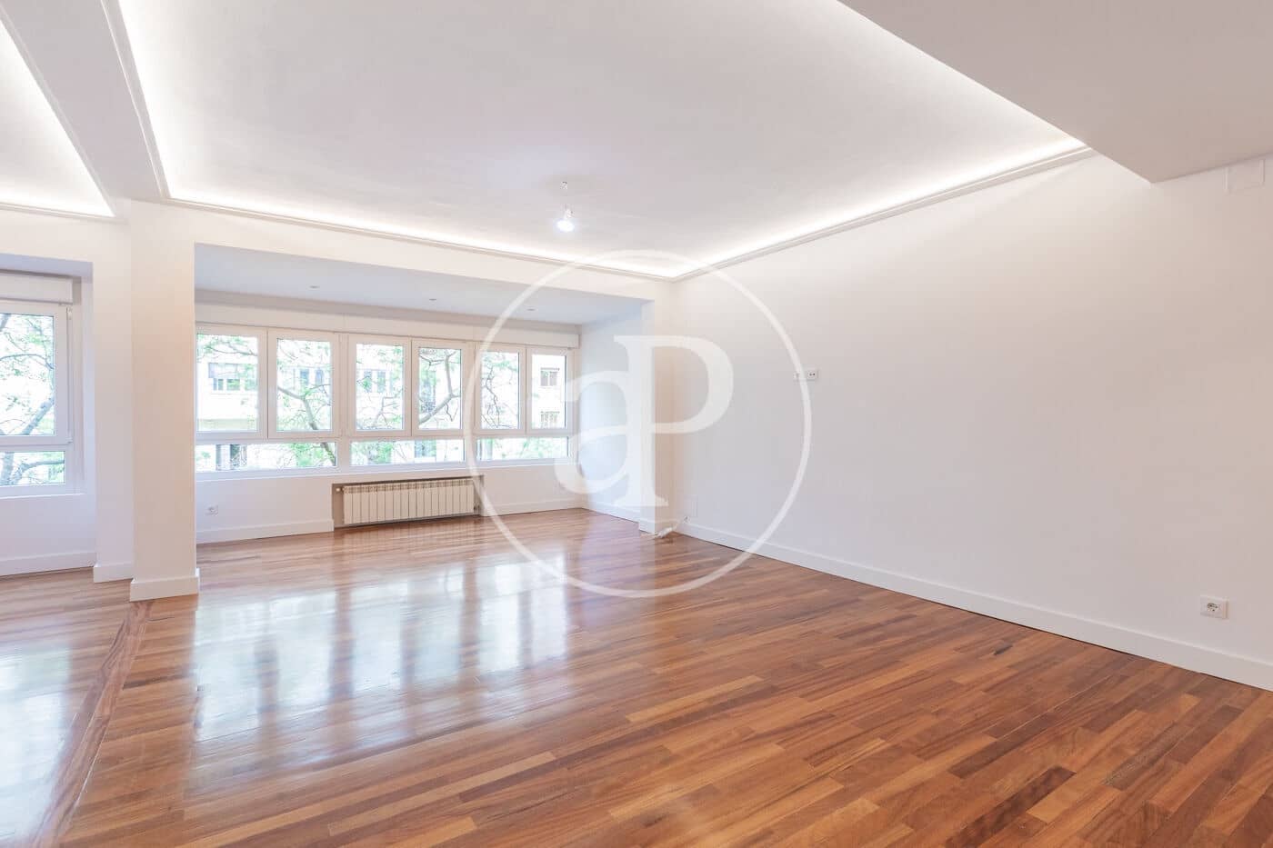 3 soverom Leilighet til leie i Madrid by med garasje - € 3 800 (Ref: 9799272)