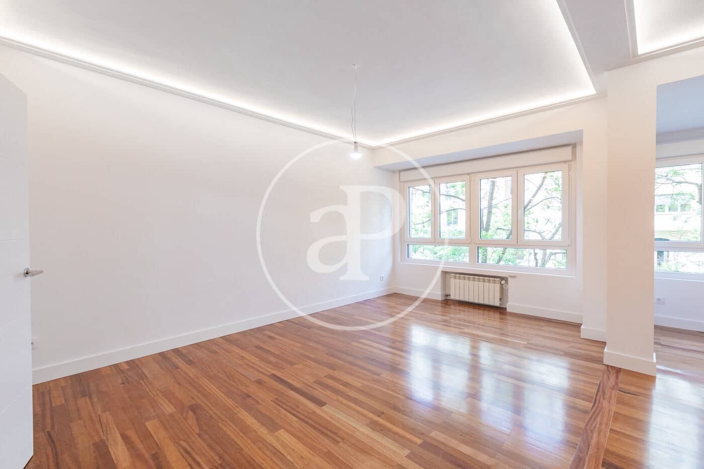 3 soverom Leilighet til leie i Madrid by med garasje - € 3 800 (Ref: 9799272)