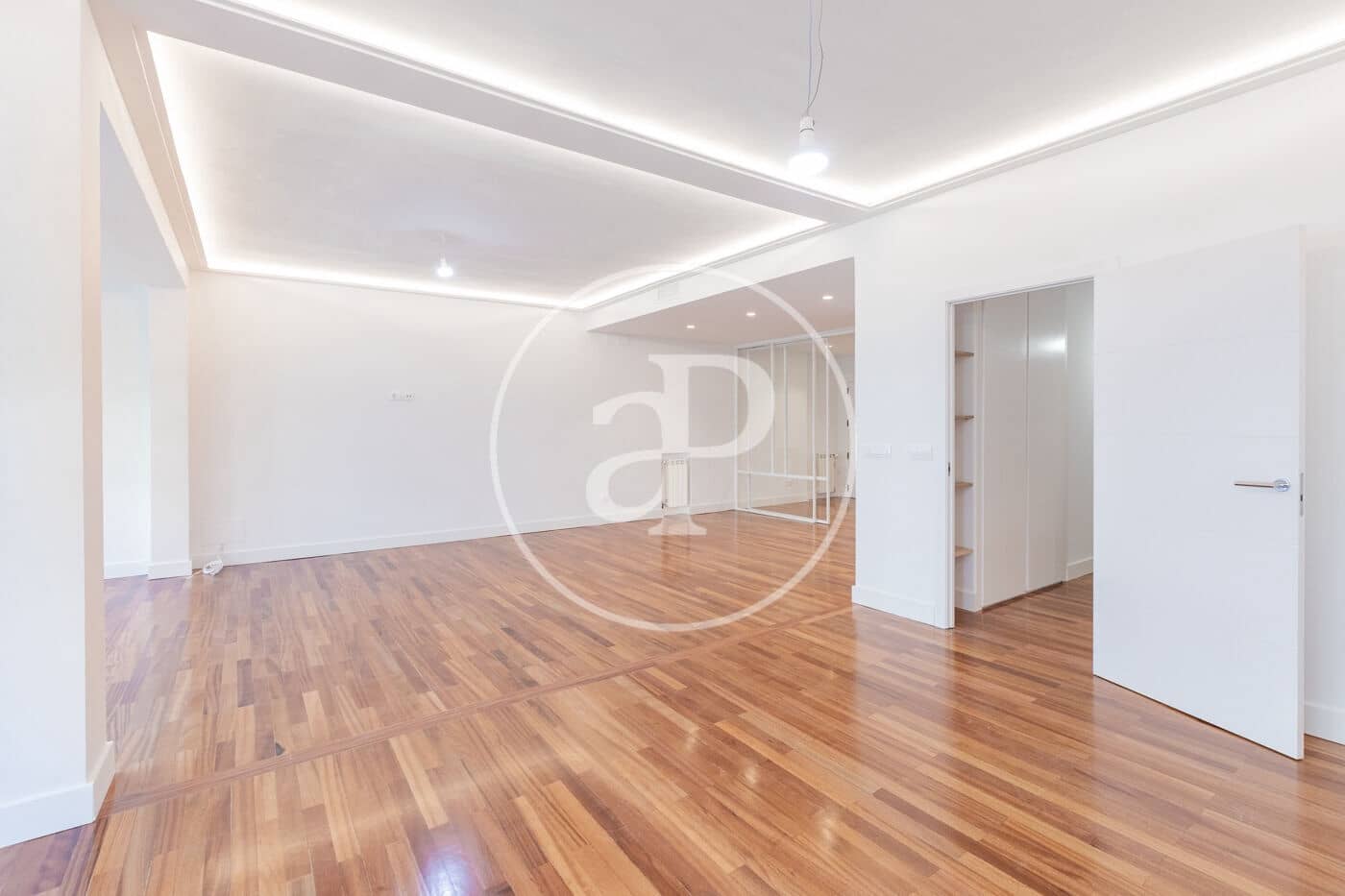 3 soverom Leilighet til leie i Madrid by med garasje - € 3 800 (Ref: 9799272)