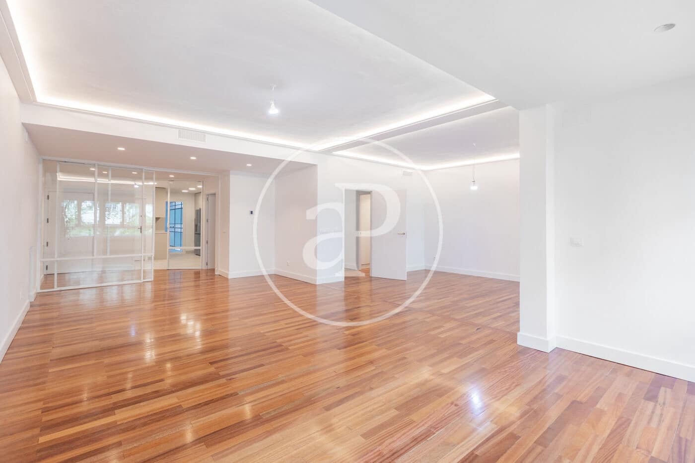 3 soverom Leilighet til leie i Madrid by med garasje - € 3 800 (Ref: 9799272)