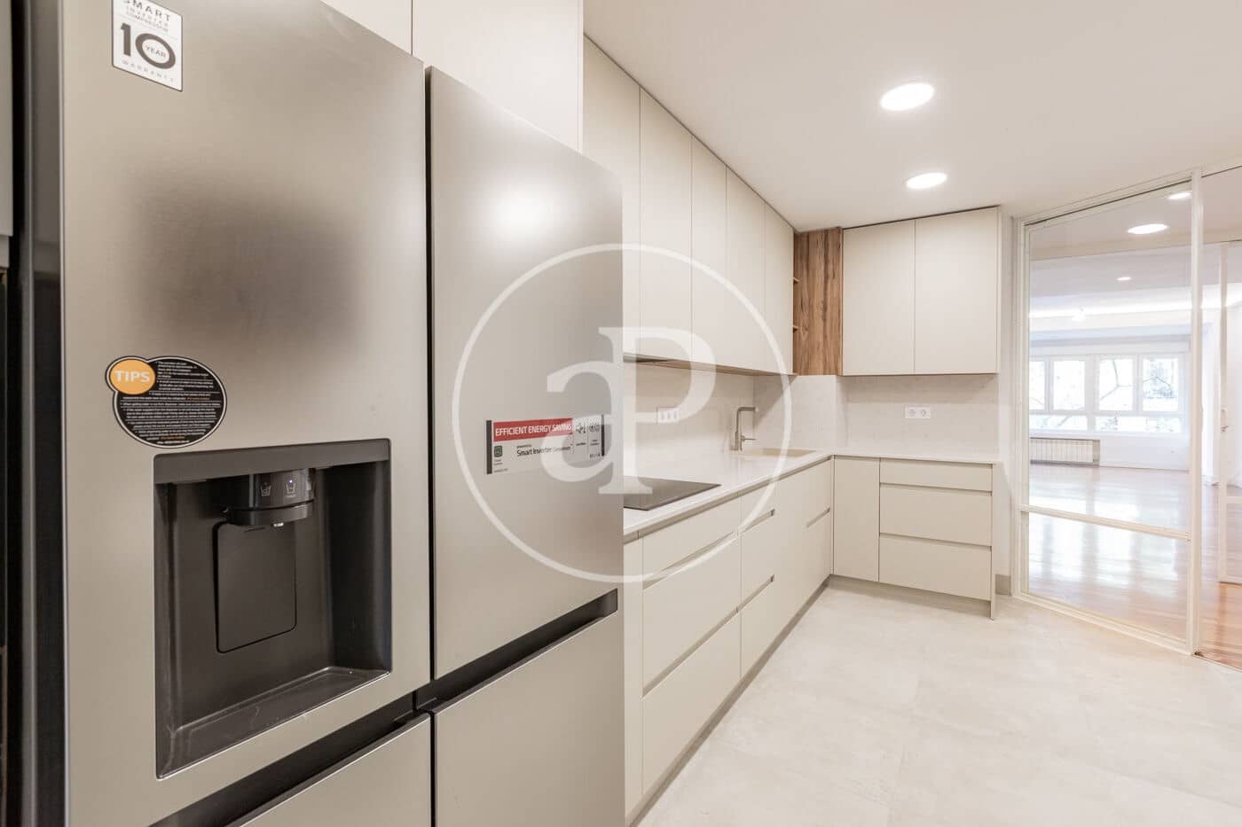 3 soverom Leilighet til leie i Madrid by med garasje - € 3 800 (Ref: 9799272)