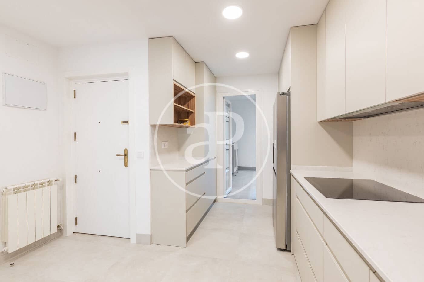 3 soverom Leilighet til leie i Madrid by med garasje - € 3 800 (Ref: 9799272)