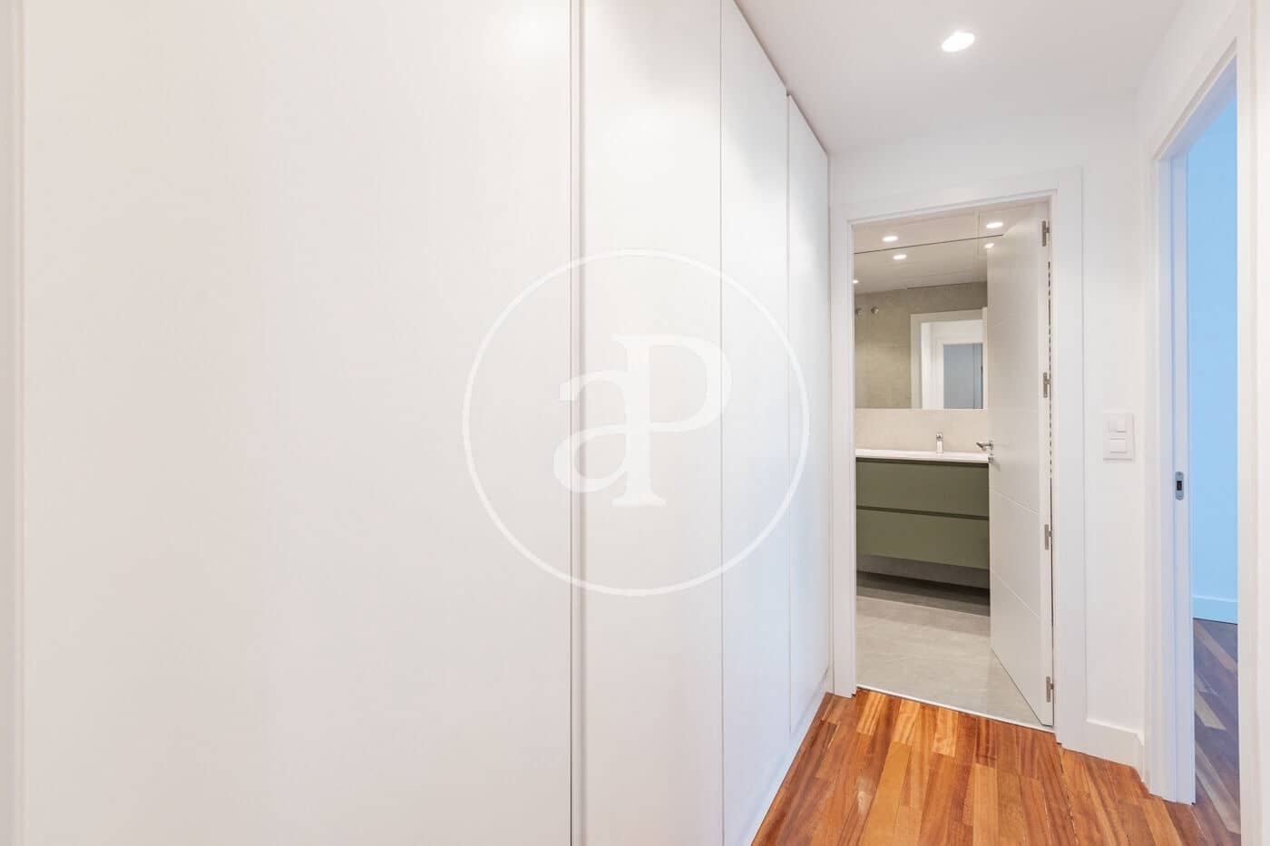 3 soverom Leilighet til leie i Madrid by med garasje - € 3 800 (Ref: 9799272)