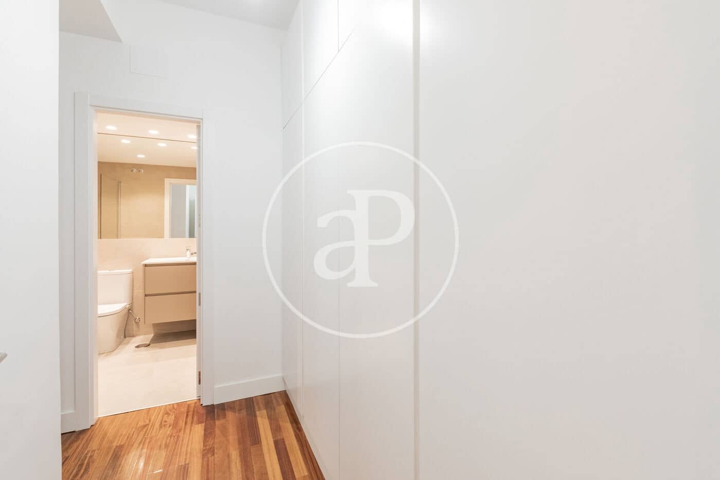 3 soverom Leilighet til leie i Madrid by med garasje - € 3 800 (Ref: 9799272)