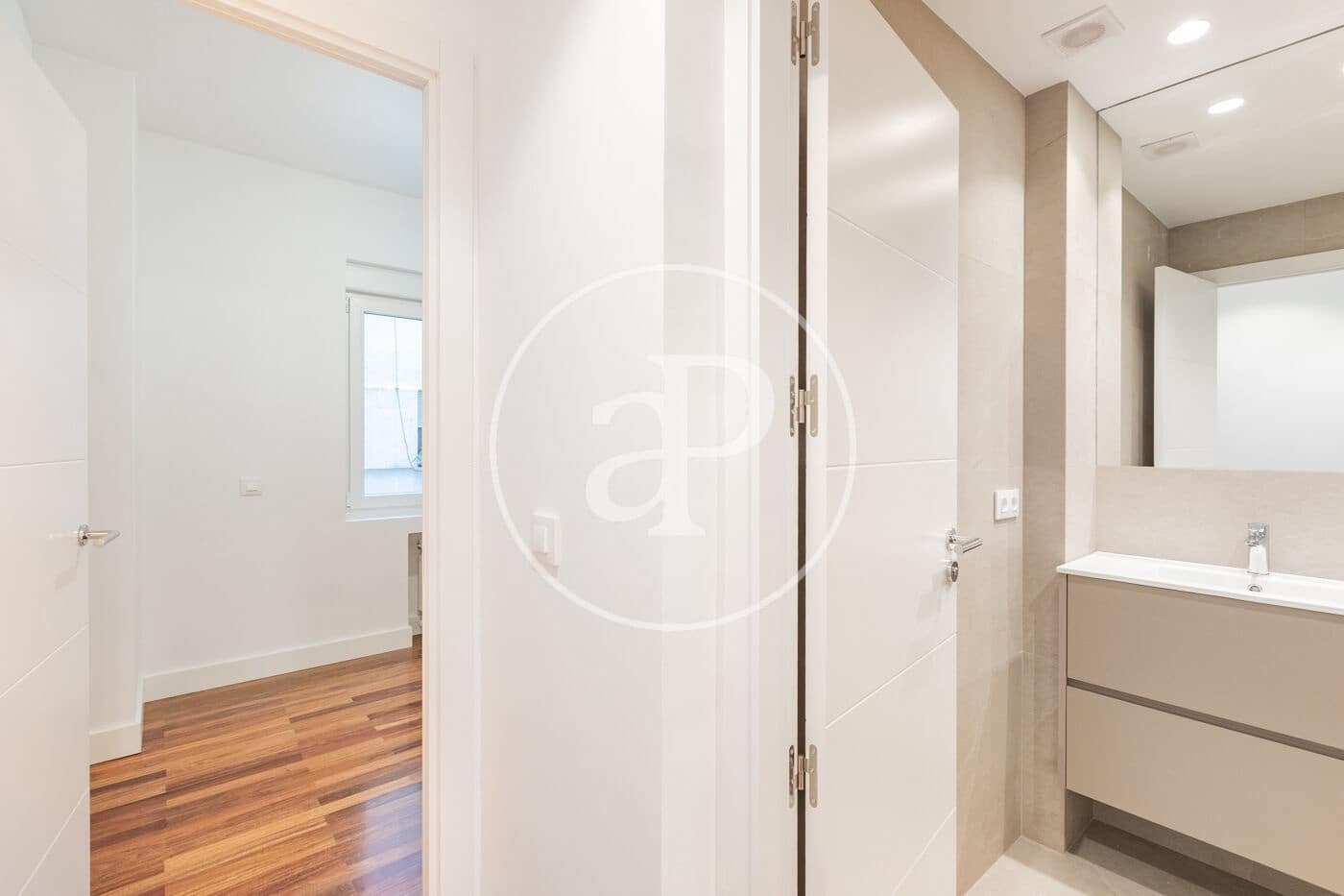 3 soverom Leilighet til leie i Madrid by med garasje - € 3 800 (Ref: 9799272)