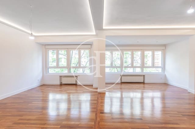 3 soverom Leilighet til leie i Ibiza, Madrid by med garasje - € 3 800 (Ref: 9799272)