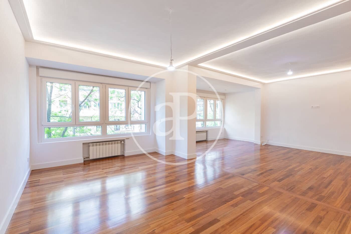 3 soverom Leilighet til leie i Madrid by med garasje - € 3 800 (Ref: 9799272)