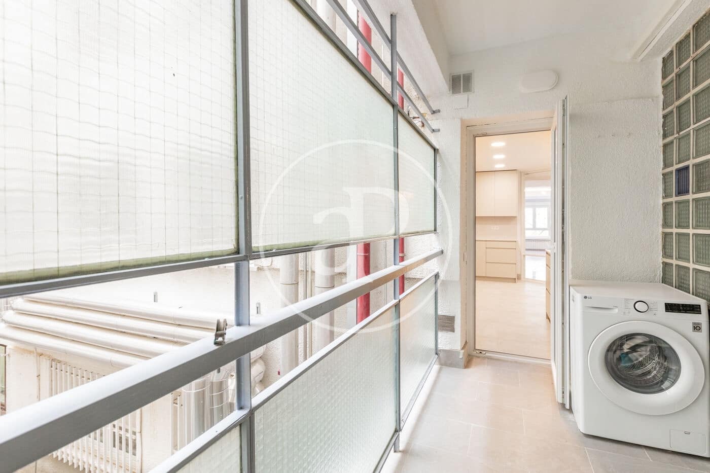 3 soverom Leilighet til leie i Madrid by med garasje - € 3 800 (Ref: 9799272)