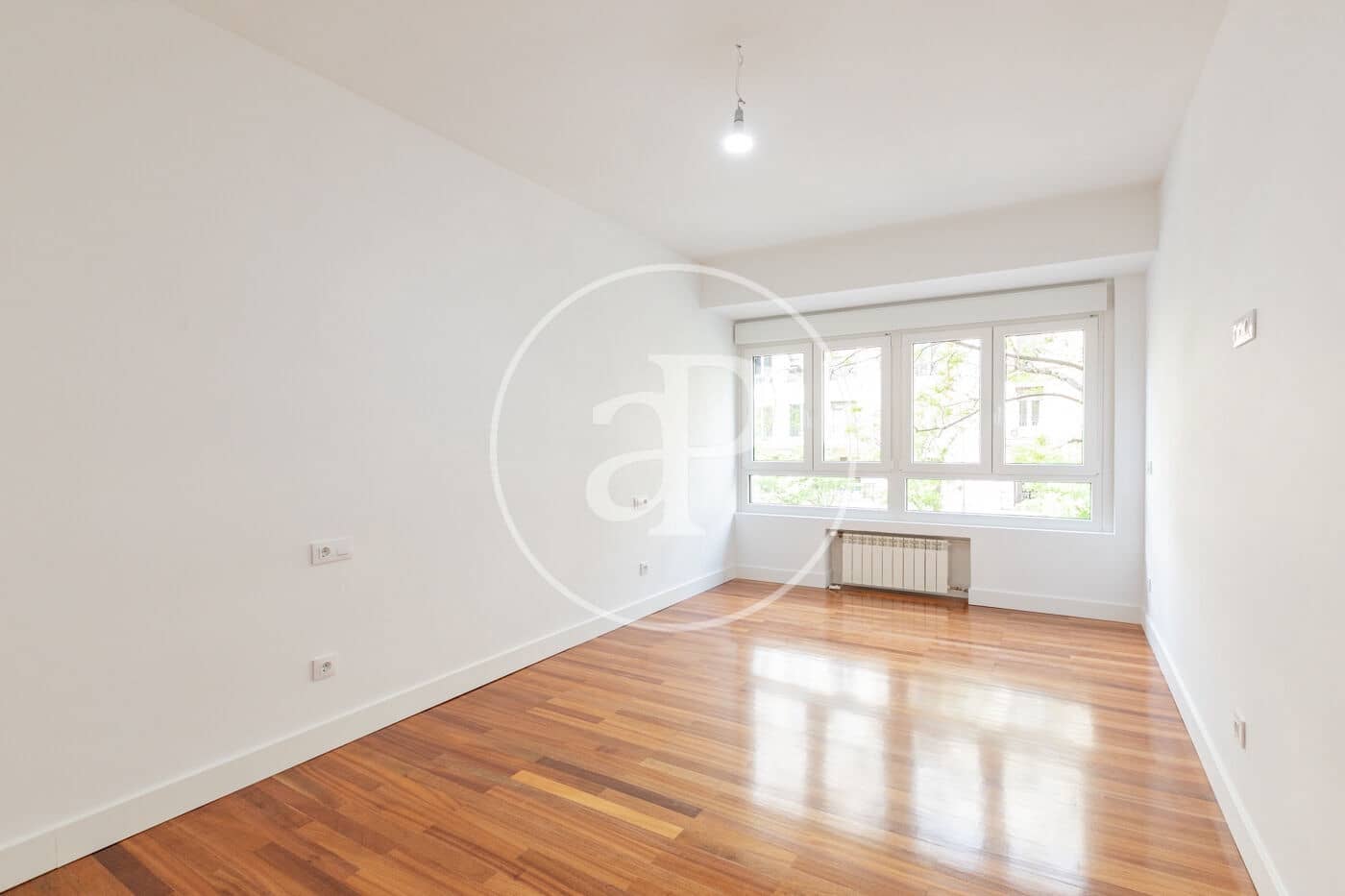 3 soverom Leilighet til leie i Madrid by med garasje - € 3 800 (Ref: 9799272)