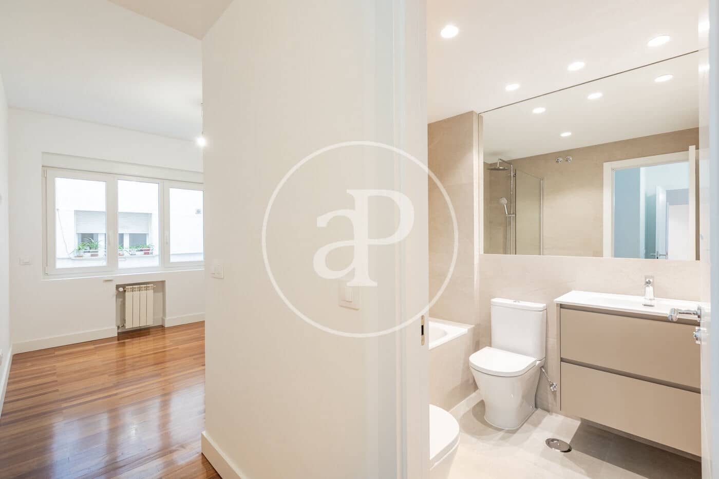 3 soverom Leilighet til leie i Madrid by med garasje - € 3 800 (Ref: 9799272)