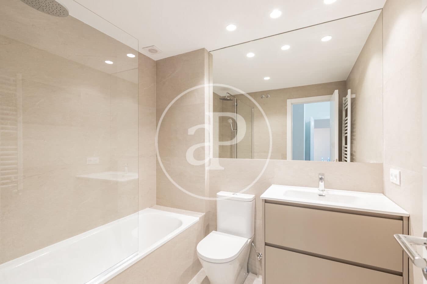 3 soverom Leilighet til leie i Madrid by med garasje - € 3 800 (Ref: 9799272)