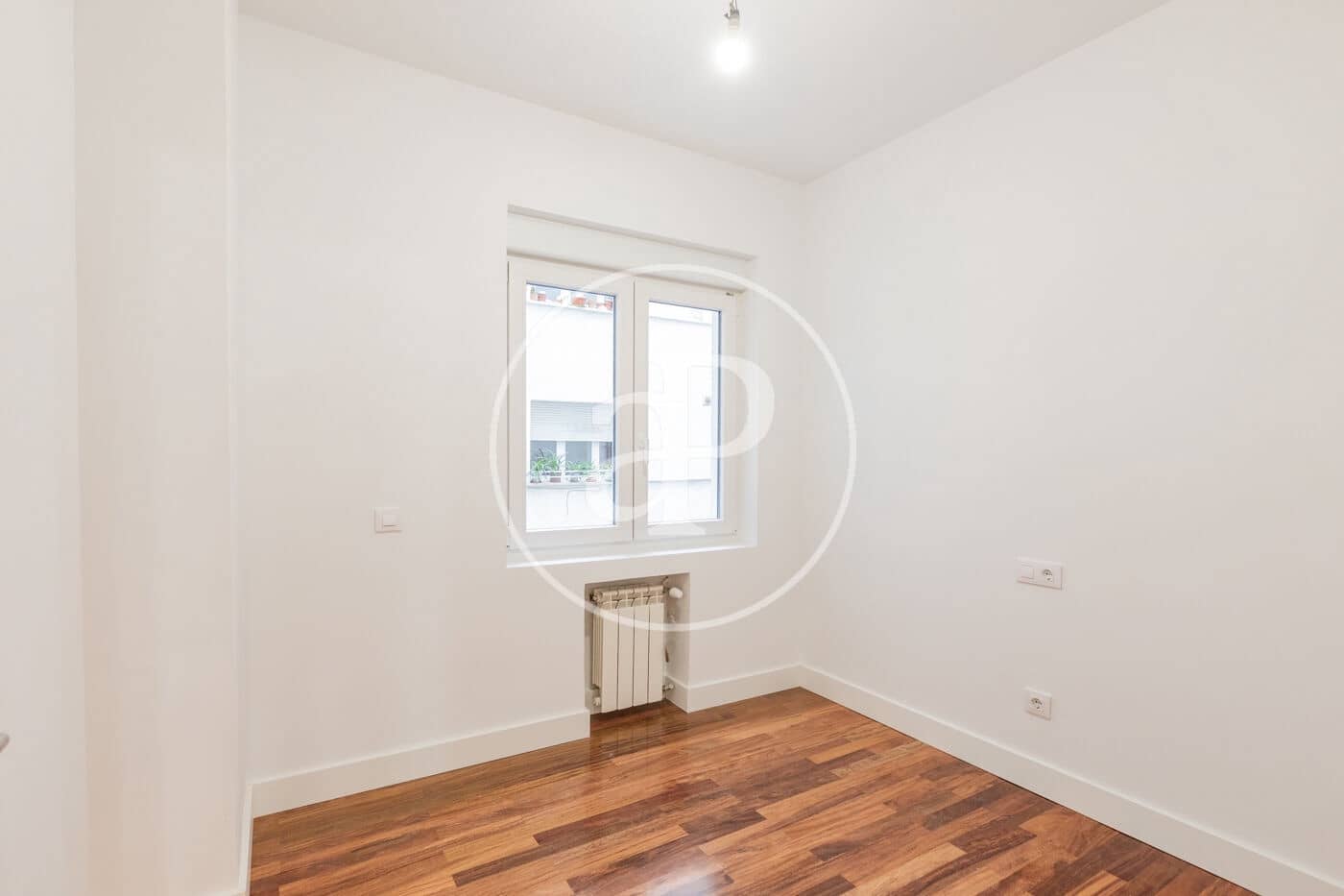 3 soverom Leilighet til leie i Madrid by med garasje - € 3 800 (Ref: 9799272)