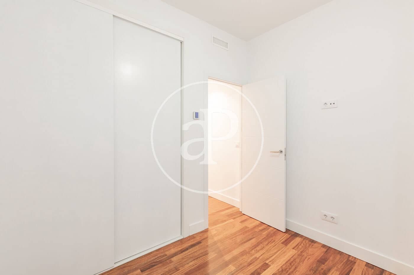 3 soverom Leilighet til leie i Madrid by med garasje - € 3 800 (Ref: 9799272)