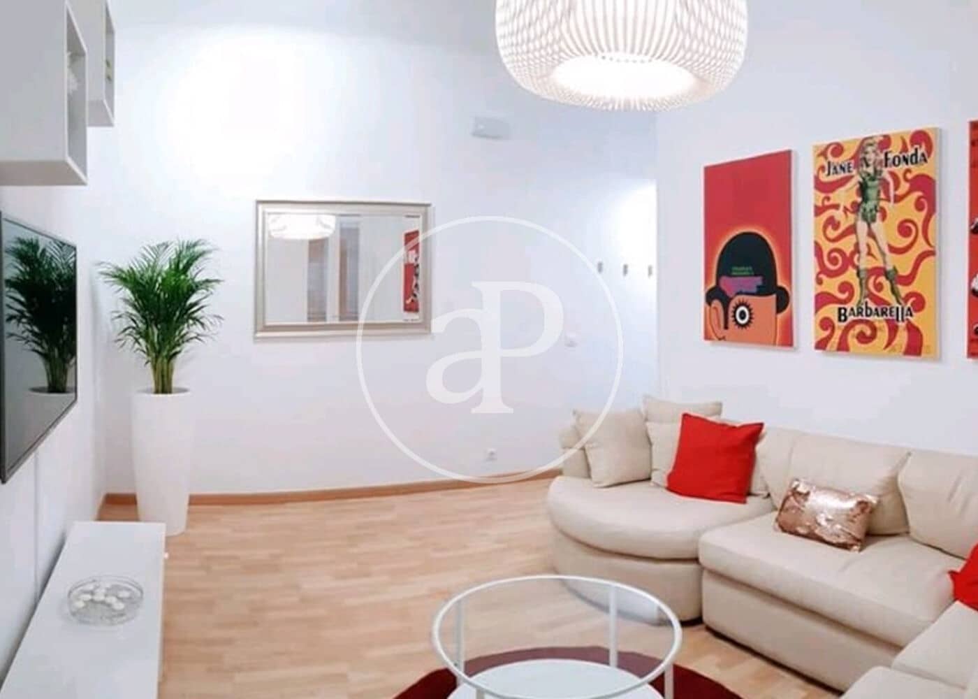Appartement te huur in Madrid stad - € 2.200 (Ref: 9799274)
