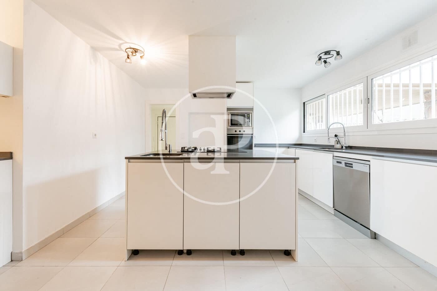 6 bedroom Villa for sale in Madrid city - € 4,500,000 (Ref: 9804304)