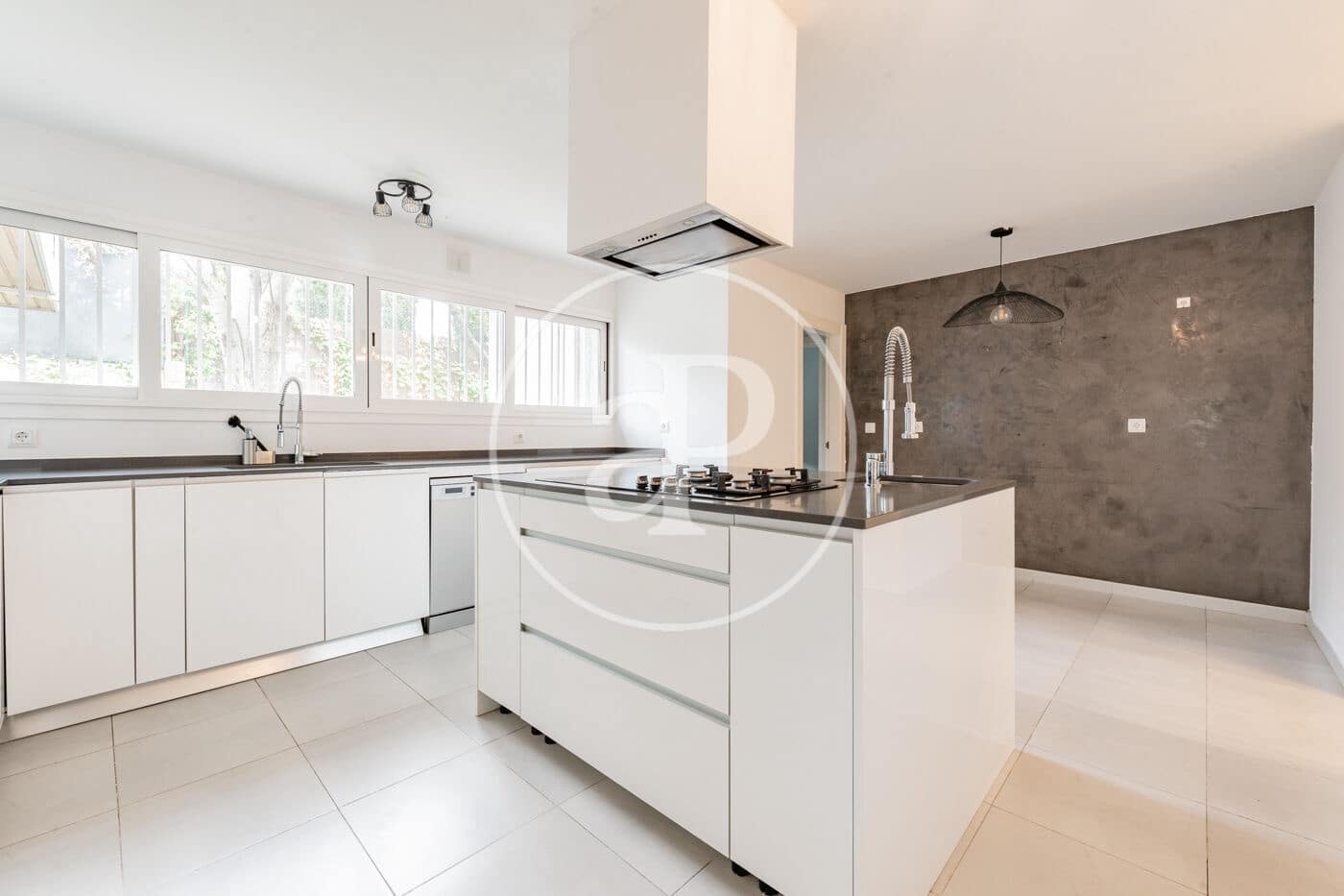 6 bedroom Villa for sale in Madrid city - € 4,500,000 (Ref: 9804304)