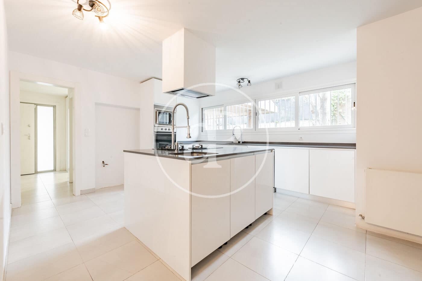 6 bedroom Villa for sale in Madrid city - € 4,500,000 (Ref: 9804304)