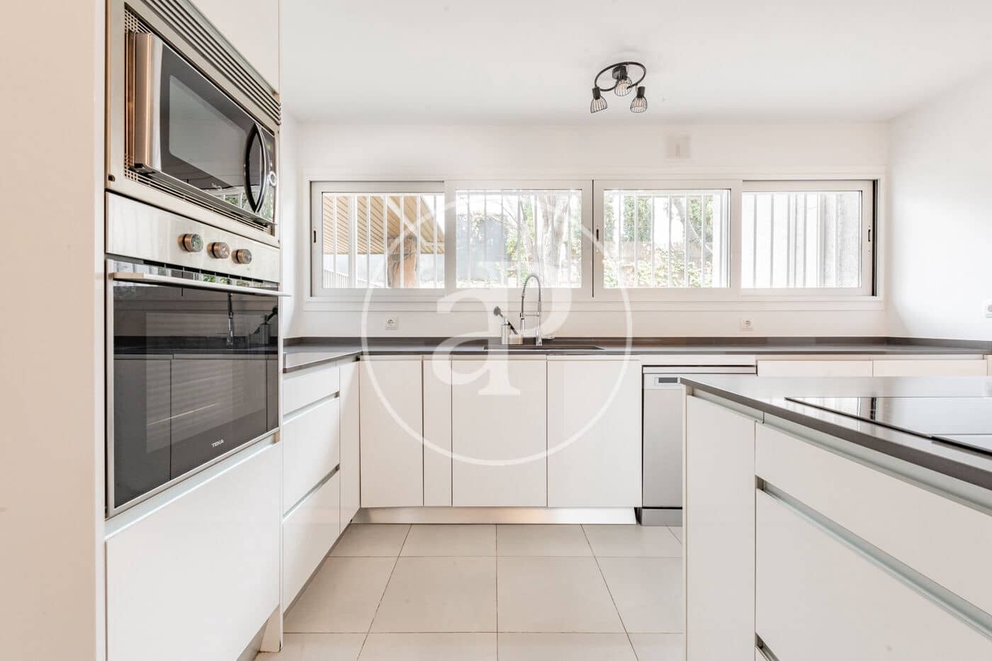 6 bedroom Villa for sale in Madrid city - € 4,500,000 (Ref: 9804304)