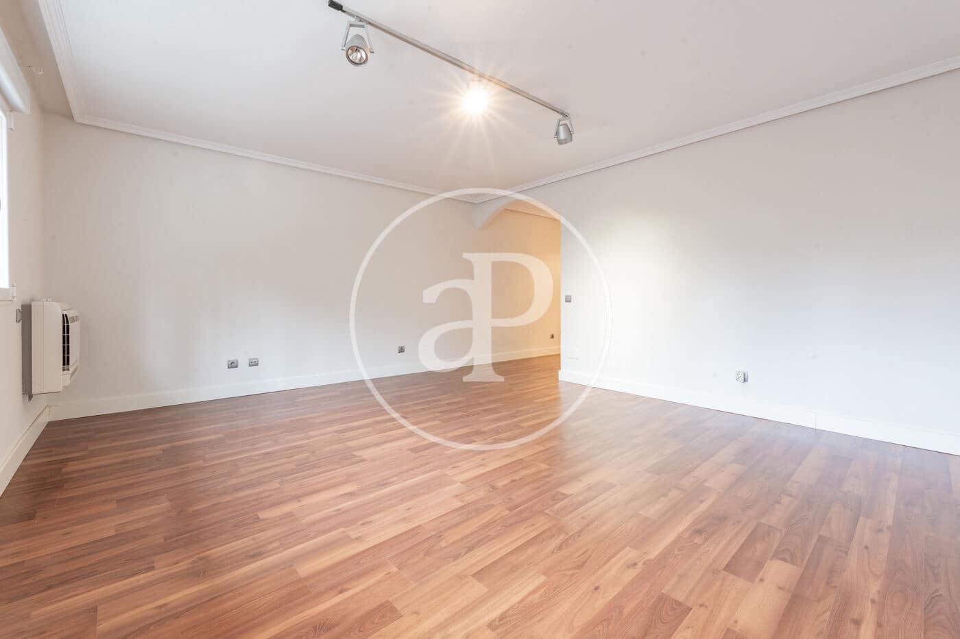 6 bedroom Villa for sale in Madrid city - € 4,500,000 (Ref: 9804304)