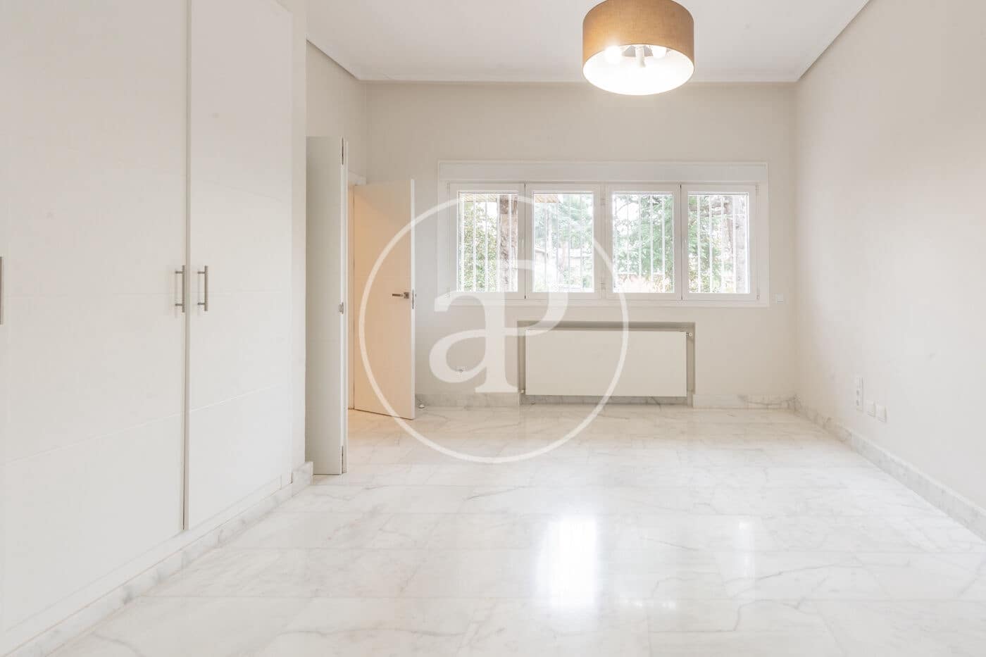 6 bedroom Villa for sale in Madrid city - € 4,500,000 (Ref: 9804304)