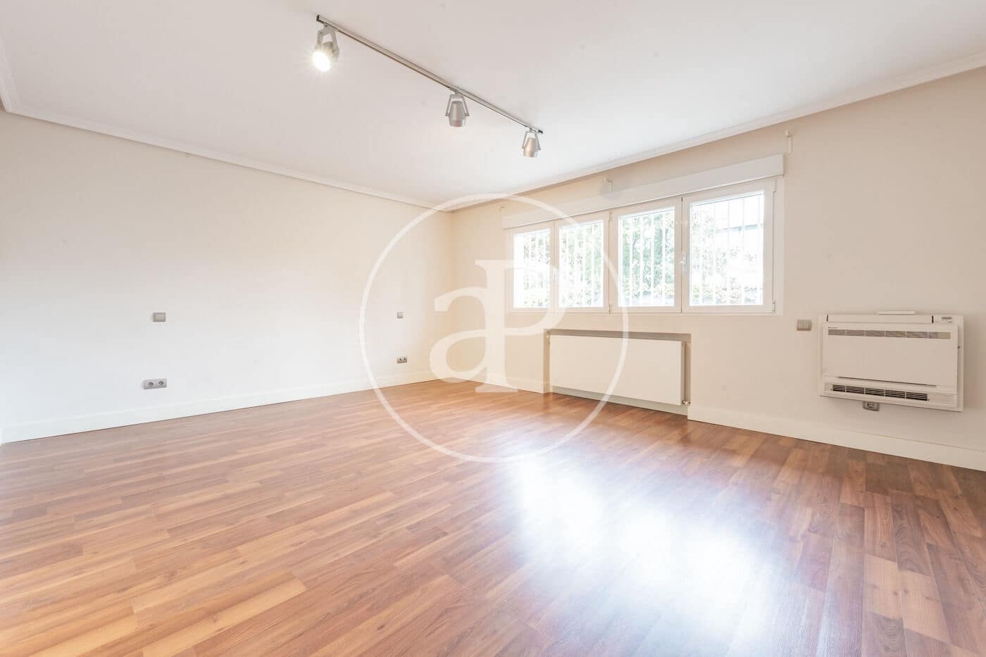 6 bedroom Villa for sale in Madrid city - € 4,500,000 (Ref: 9804304)