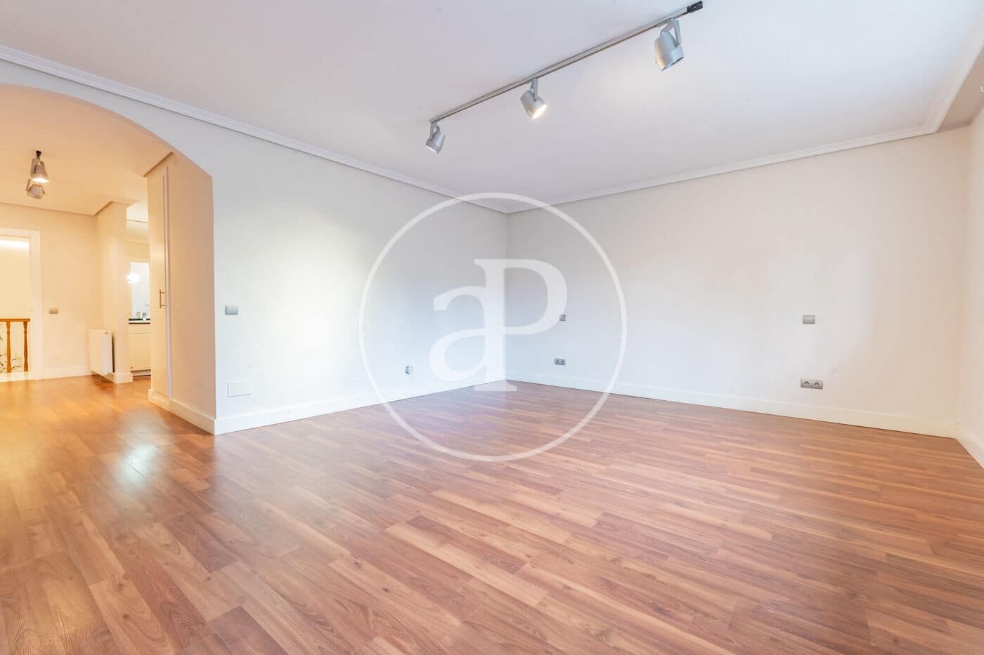 6 bedroom Villa for sale in Madrid city - € 4,500,000 (Ref: 9804304)