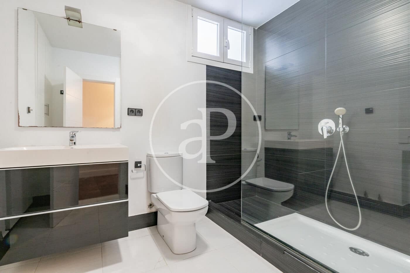 6 bedroom Villa for sale in Madrid city - € 4,500,000 (Ref: 9804304)