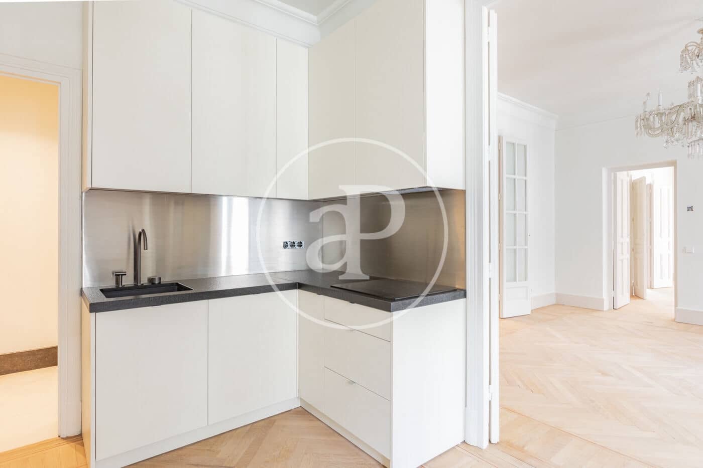 4 slaapkamer Appartement te huur in Madrid stad - € 15.000 (Ref: 9804305)