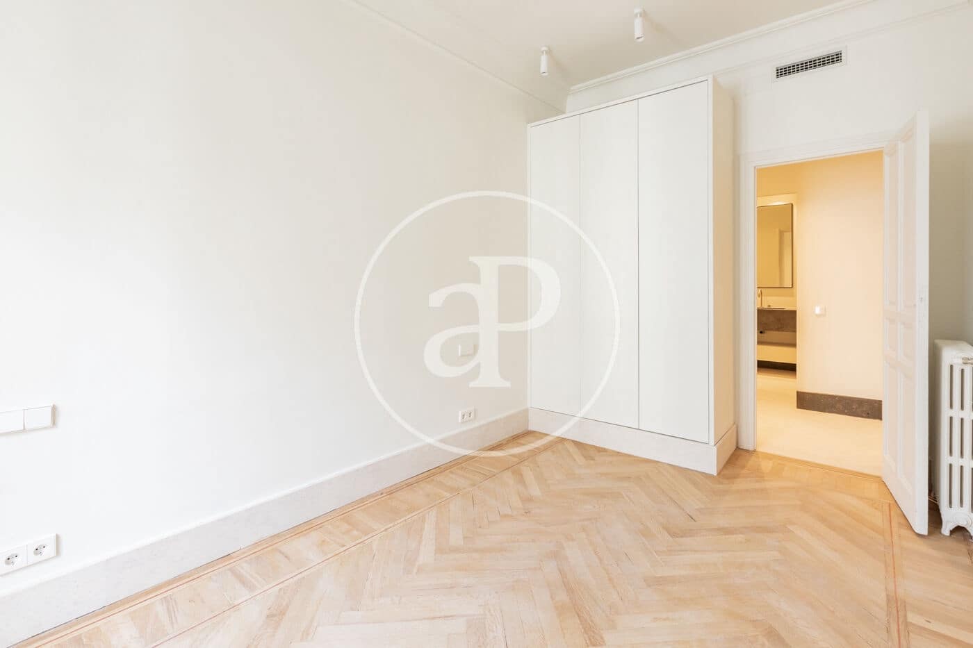 4 slaapkamer Appartement te huur in Madrid stad - € 15.000 (Ref: 9804305)