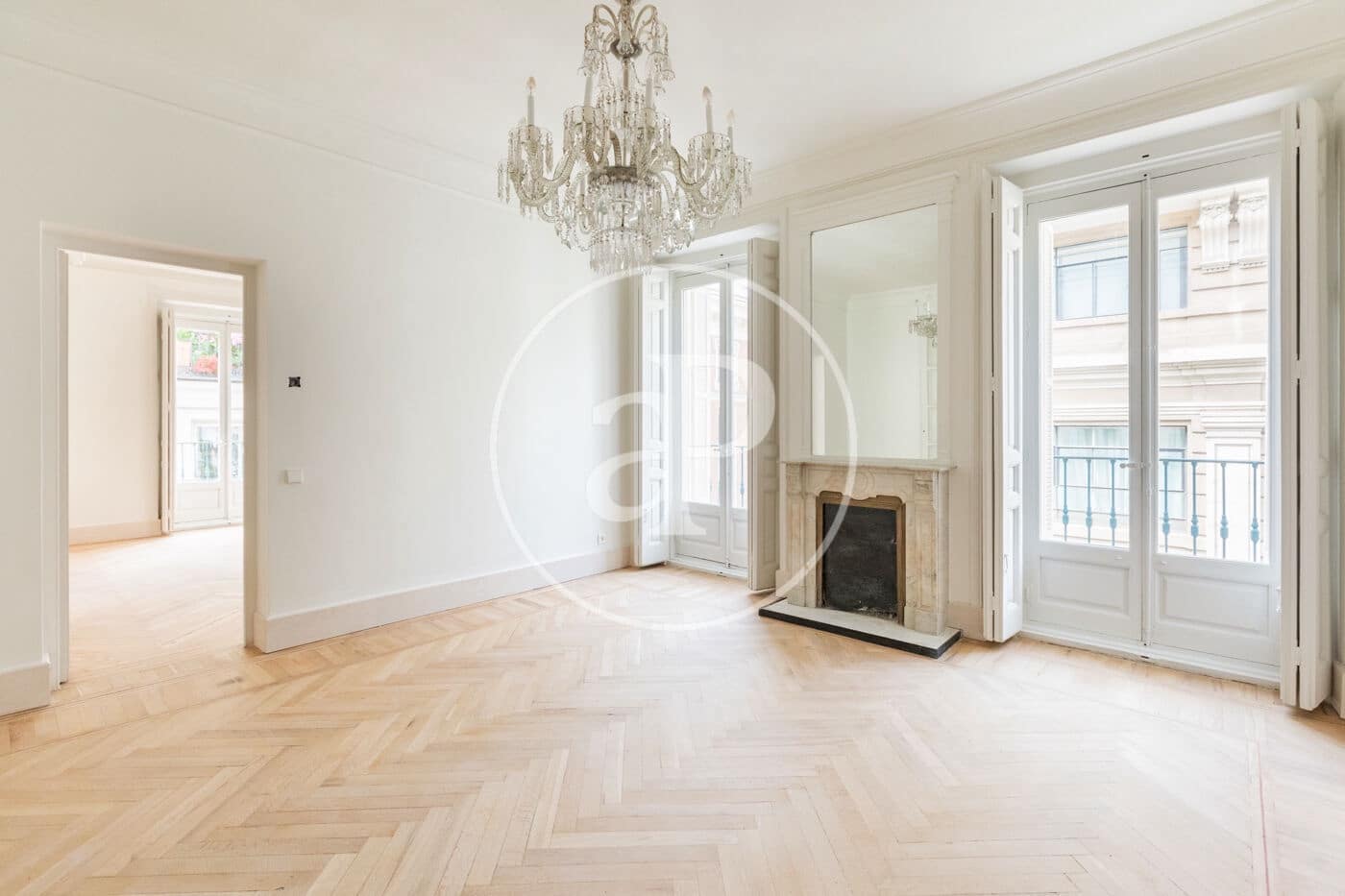 4 slaapkamer Appartement te huur in Madrid stad - € 15.000 (Ref: 9804305)