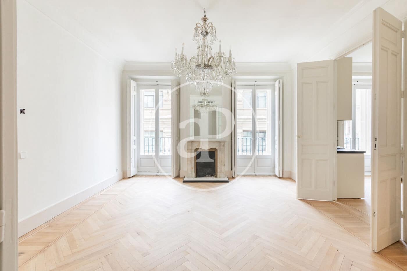 4 slaapkamer Appartement te huur in Madrid stad - € 15.000 (Ref: 9804305)