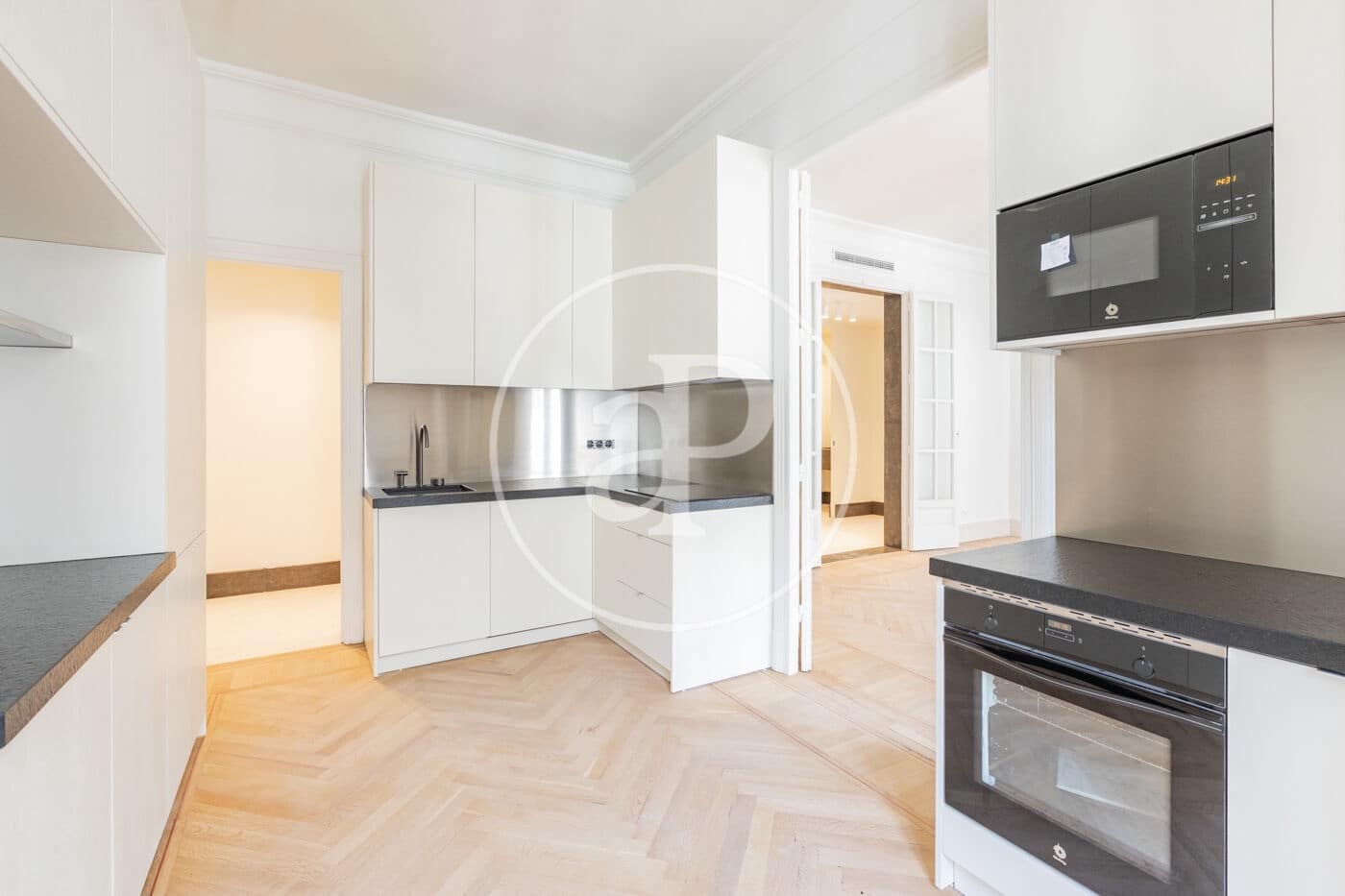 4 slaapkamer Appartement te huur in Madrid stad - € 15.000 (Ref: 9804305)