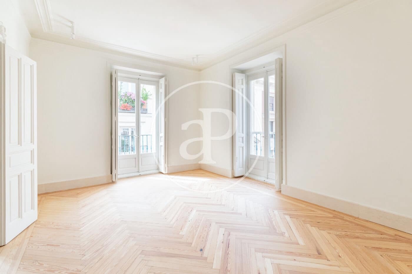 4 slaapkamer Appartement te huur in Madrid stad - € 15.000 (Ref: 9804305)