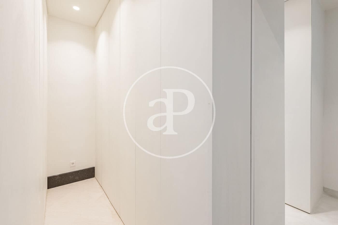 4 slaapkamer Appartement te huur in Madrid stad - € 15.000 (Ref: 9804305)